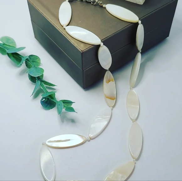 Mother Of Pearl necklace - Picture 4 of 4